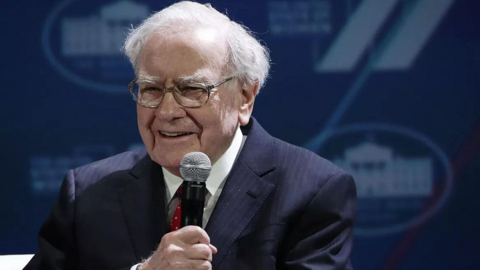 Warren Buffett raises fossil fuel bets