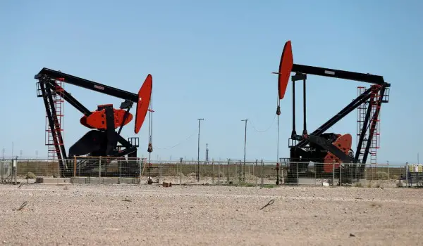 Oil prices dip with econ data