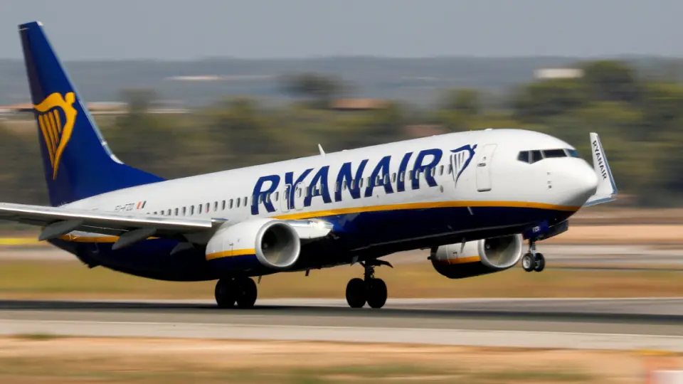 Ryanair posts 369 million annual loss 