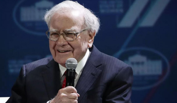 Warren Buffett raises fossil fuel bets